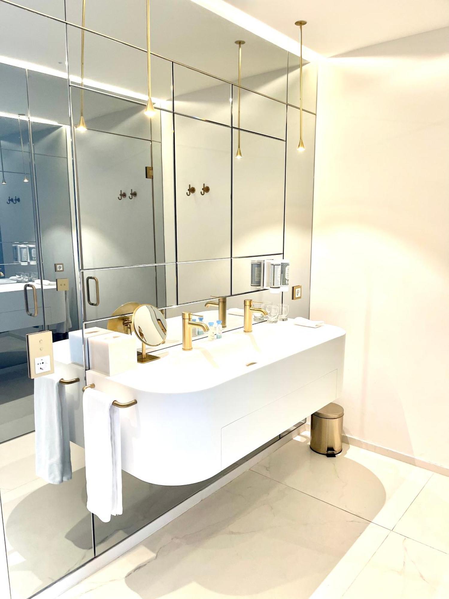 Luxury Suites & Apartments Mondrian Market Square II Warschau Buitenkant foto