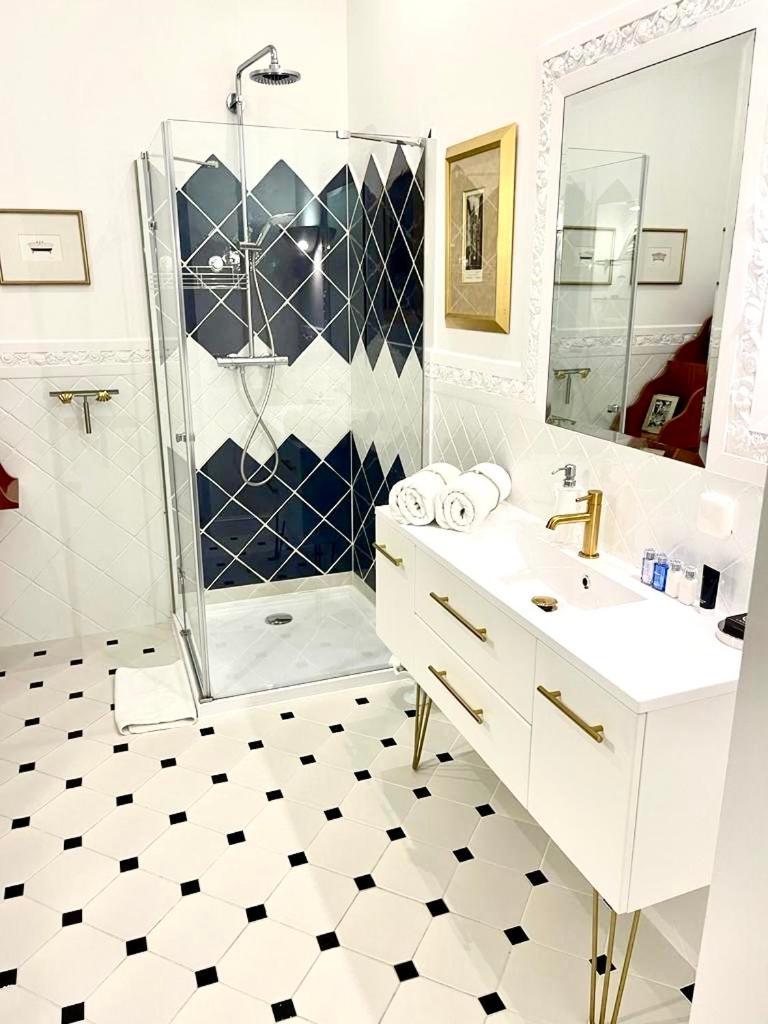 Luxury Suites & Apartments Mondrian Market Square II Warschau Kamer foto
