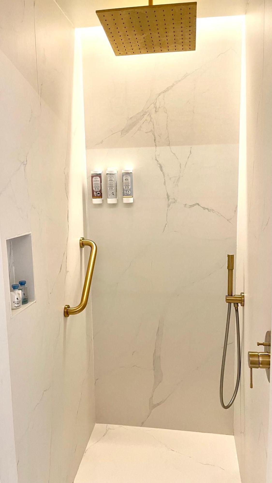 Luxury Suites & Apartments Mondrian Market Square II Warschau Kamer foto