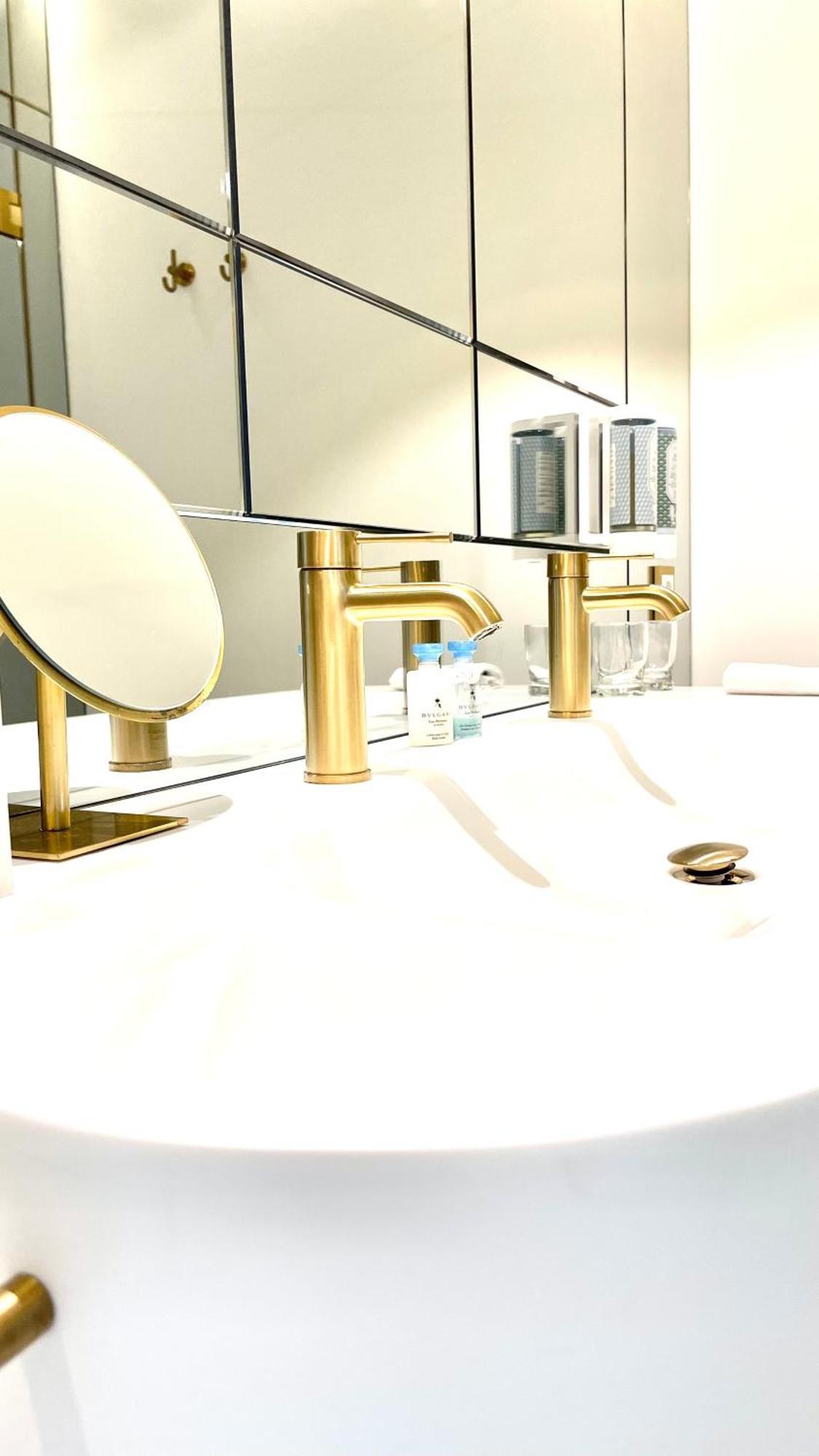Luxury Suites & Apartments Mondrian Market Square II Warschau Kamer foto