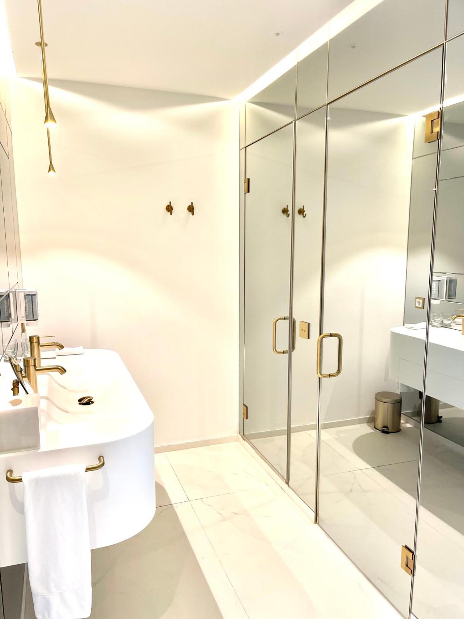 Luxury Suites & Apartments Mondrian Market Square II Warschau Kamer foto